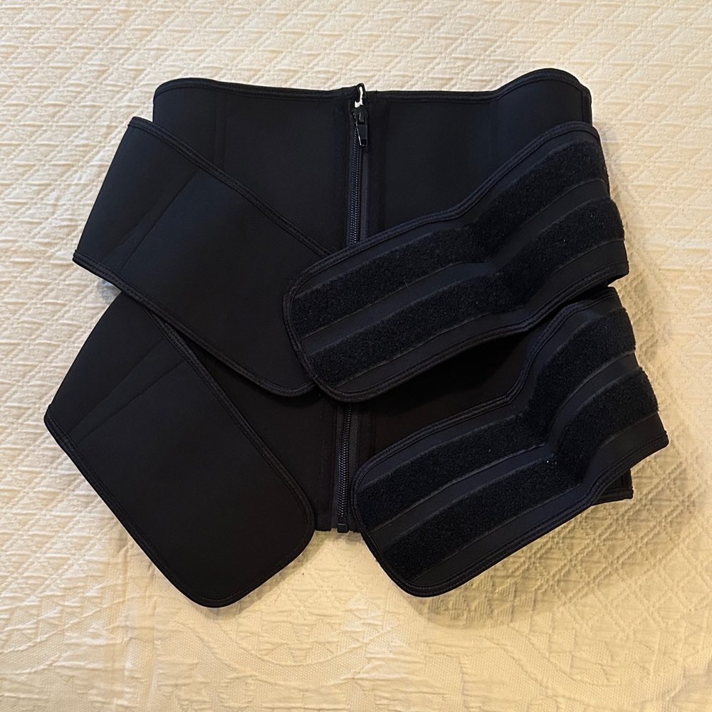 Black Adjustable Waist Trainer
